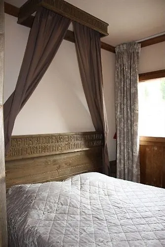De L'ours Apart Otel