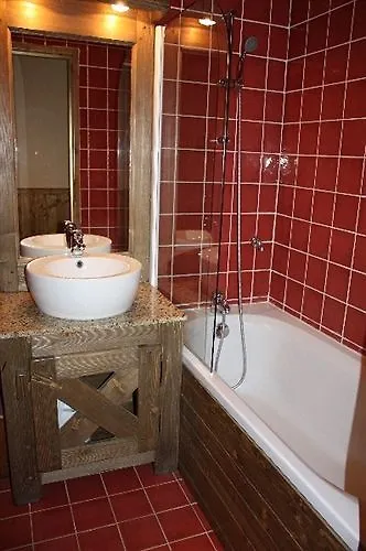 De L'ours Apart Otel 5*